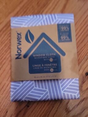 Norwex Blue and White Geometric Window Cloth